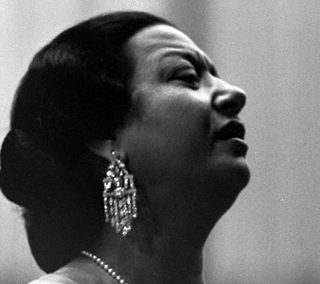Umm_kulthum in black and white still (right face profile looking up)
