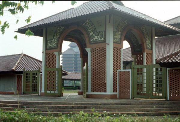 © The Aga Khan Award for Architecture, 1990/Suha Özgan