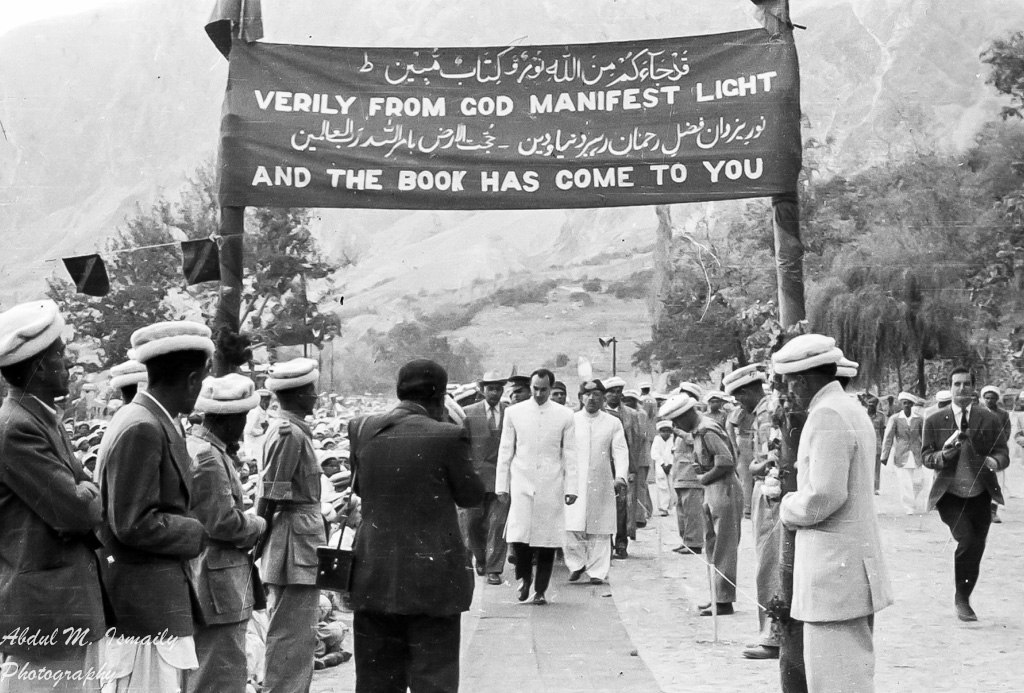 A banner welcoming His Highness the Aga Khan, featuring Qur’anic verse 4:174
