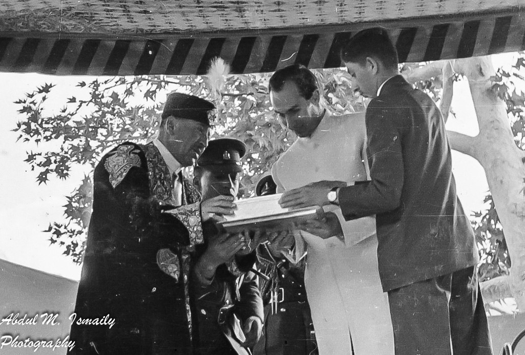 Aga Khan IV received a gift from Mir Muhammad Jamal Khan and Prince Ghazanfar Ali Khan