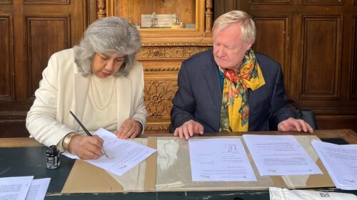 Paris MOU Signing ceremony with IIS and IFI representatives