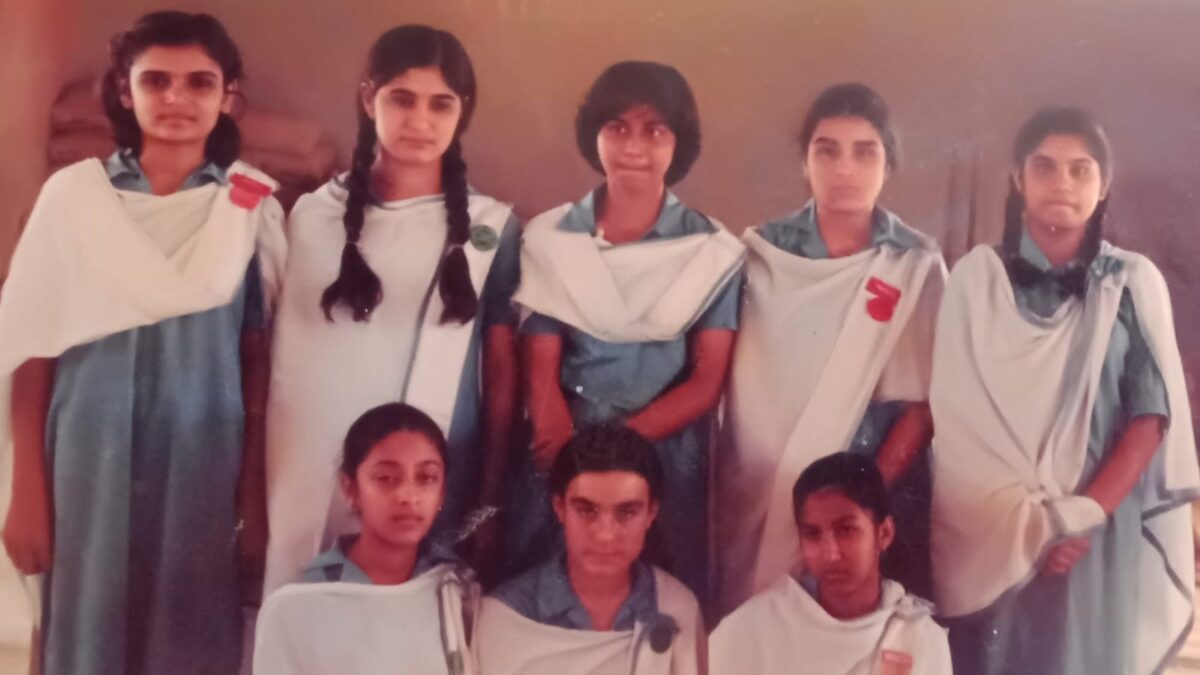 Dil Angaiz with classmates at Mohammedi Girls Academy in Karachi, 1987–88