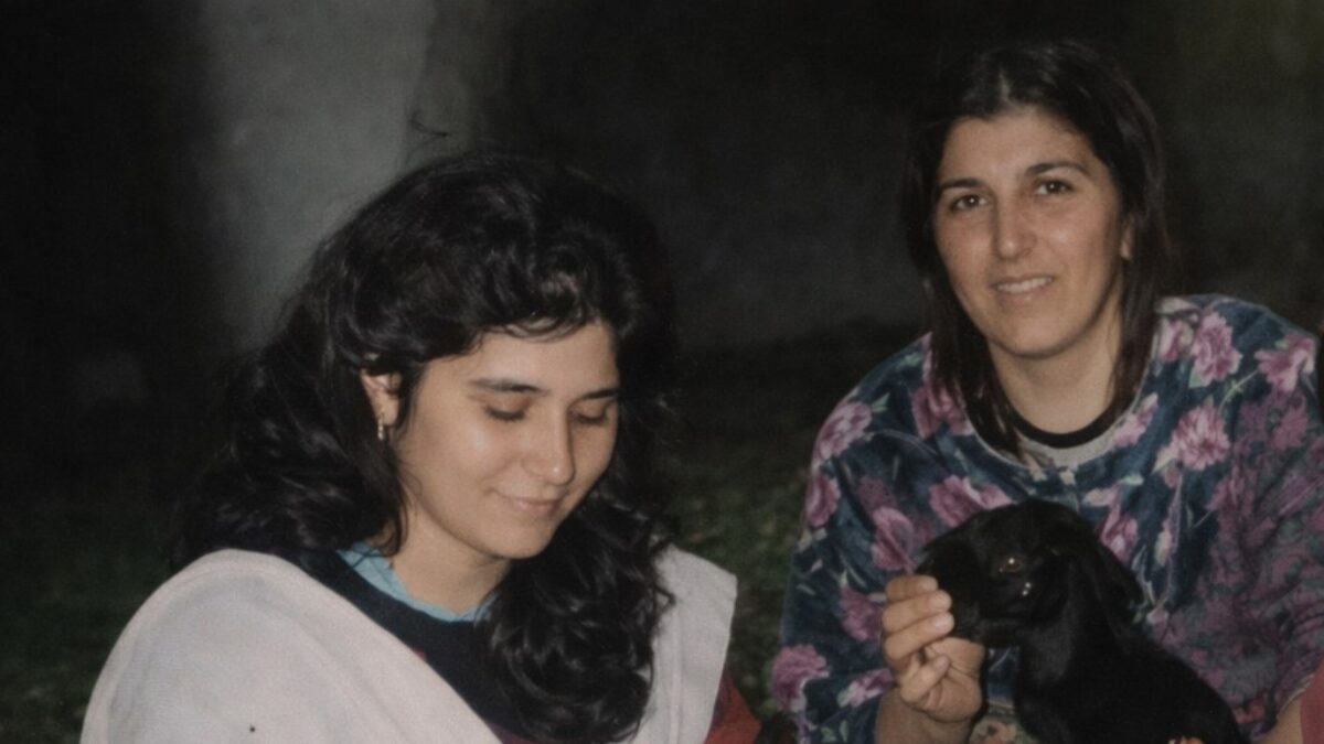 Dil Angaiz with her mother in an informal setting