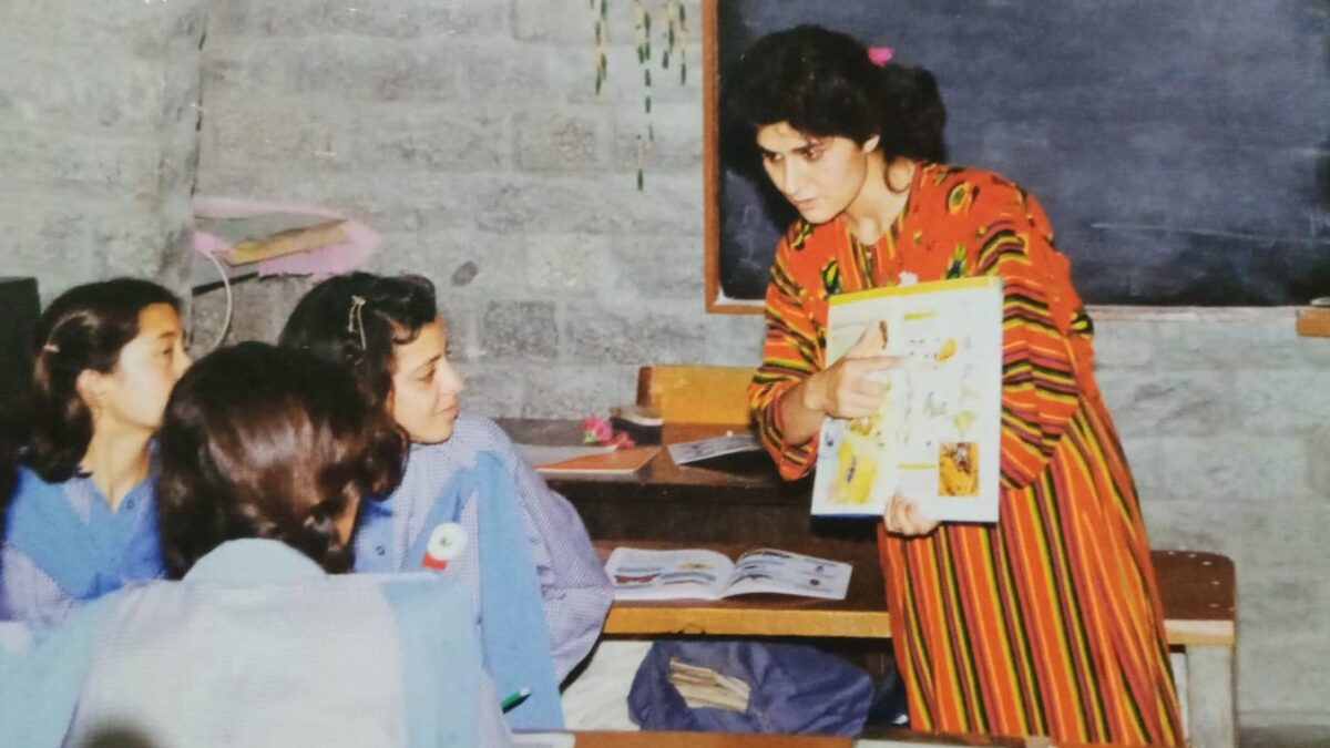 Dr Dil Angaiz teaching students at Aga Khan School, Sher Qila, Gilgit-Baltistan
