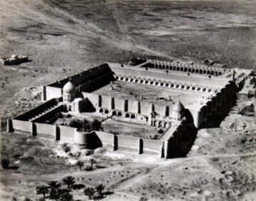 istoric aerial photograph of a Fatimid-era mosque and fortified complex in a desert landscape