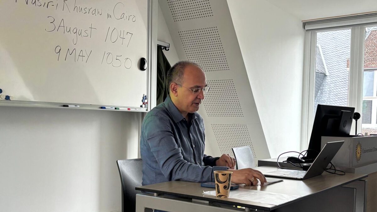 Dr Daryoush Mohammad Poor reading from his notes at the front of a Utrecht University seminar room